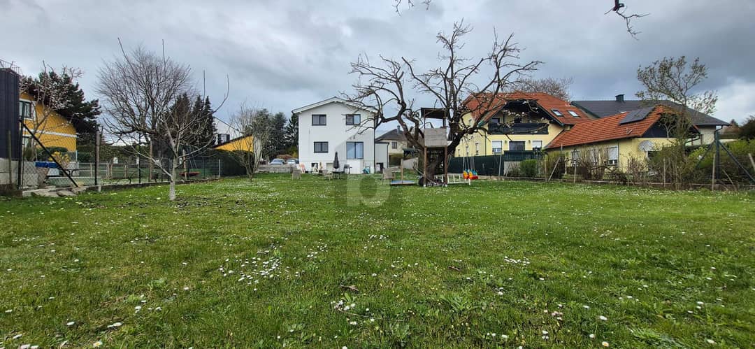 Einfamilienhaus mit großem Garten in ruhiger Lage