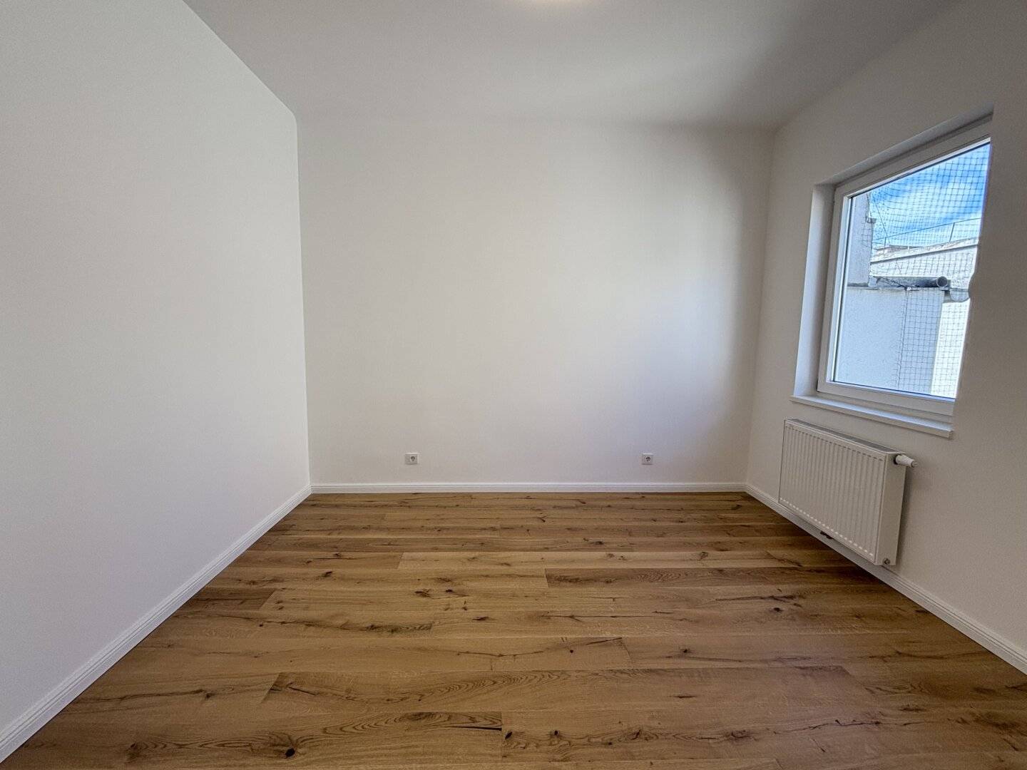 Renovated stylish two room apartment near U4