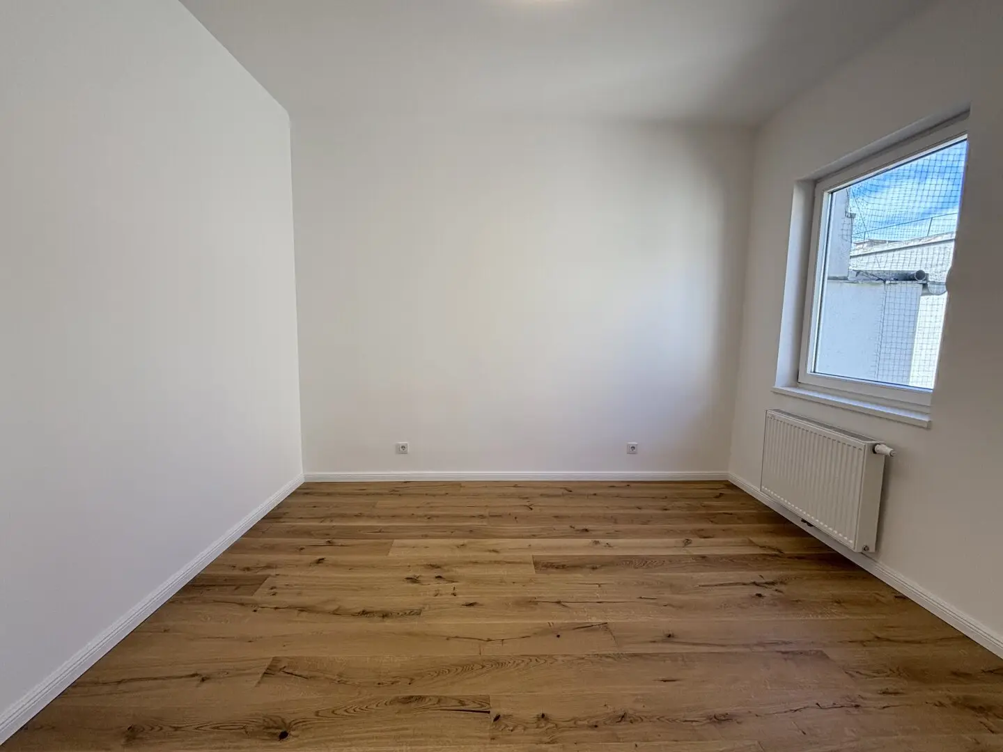 Renovated stylish two room apartment near U4