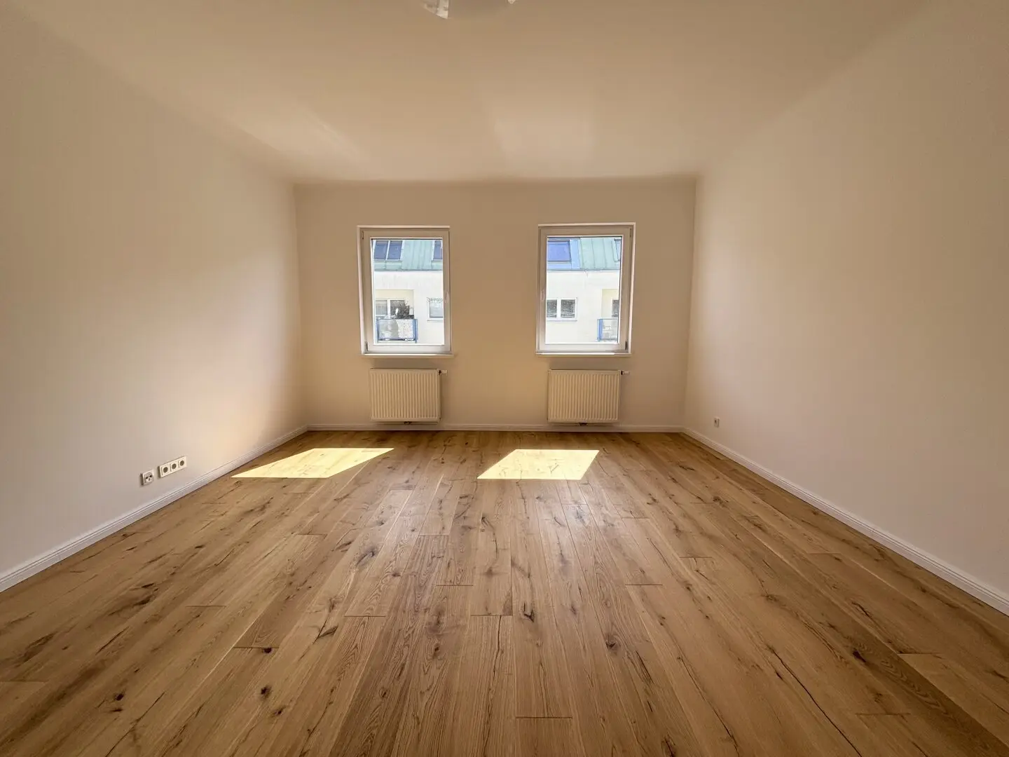 Renovated stylish two room apartment near U4