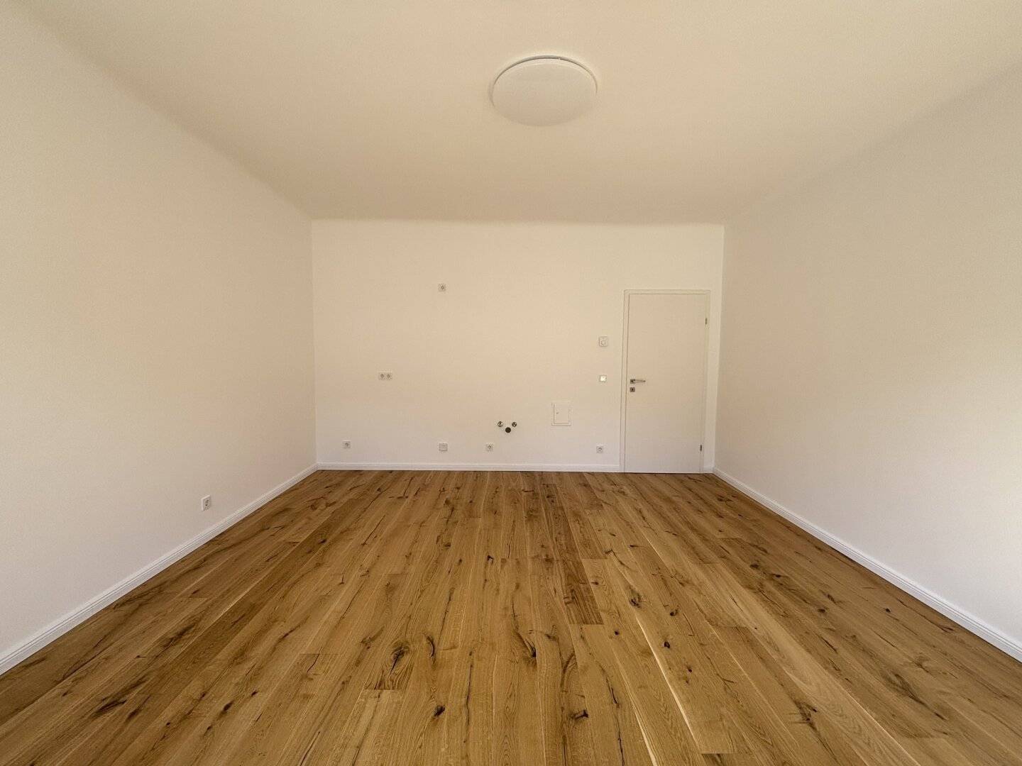 Renovated stylish two room apartment near U4