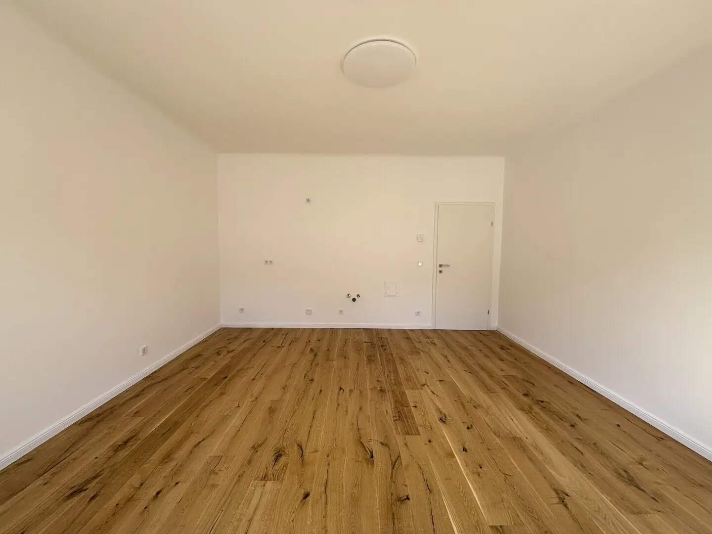 Renovated stylish two room apartment near U4