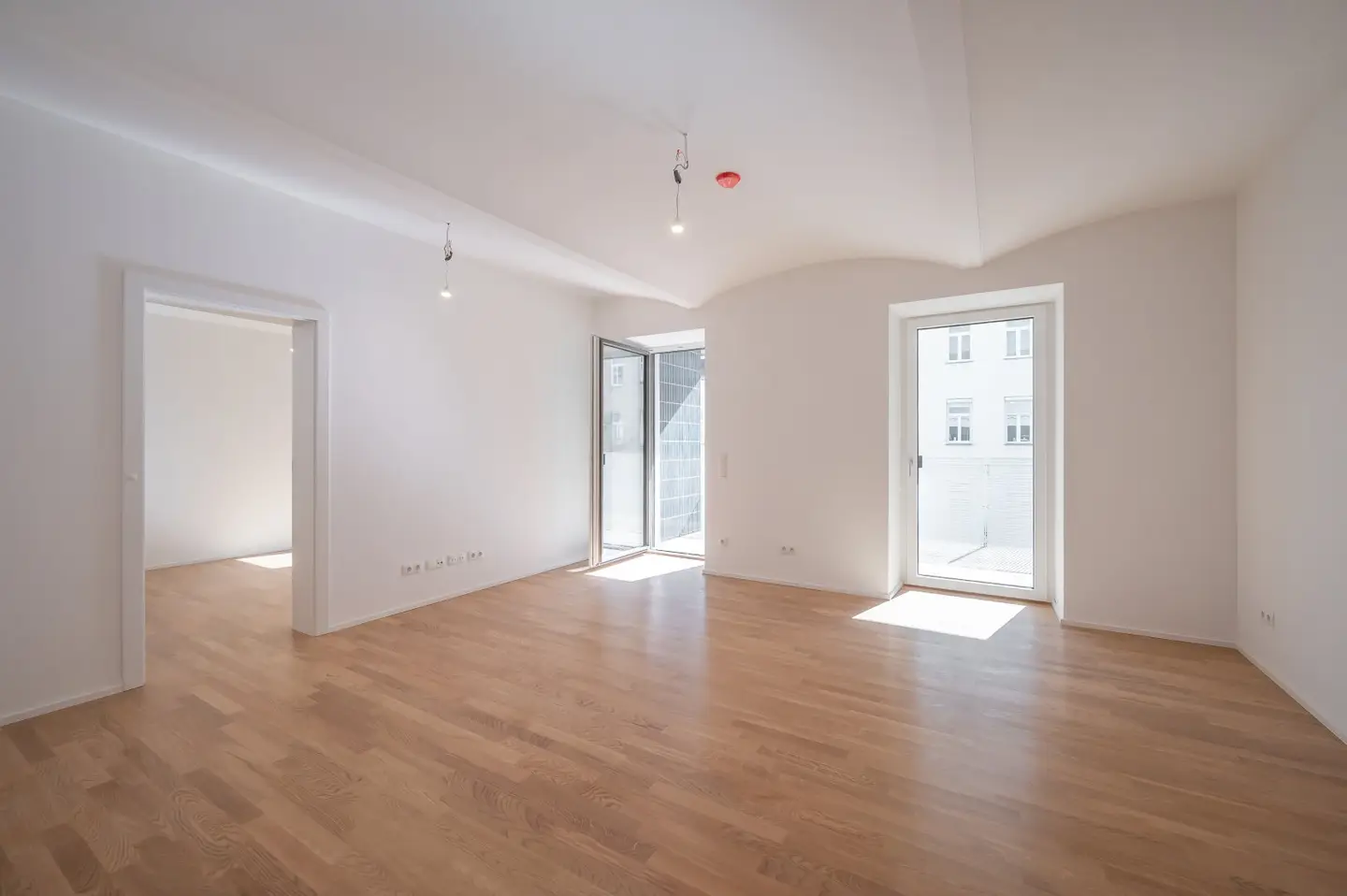 ++NEU++ Generalsanierter 2-Zimmer-Altbau-Erstbezug mit 4 m² Terrasse und 7 m² Loggia nahe Augarten