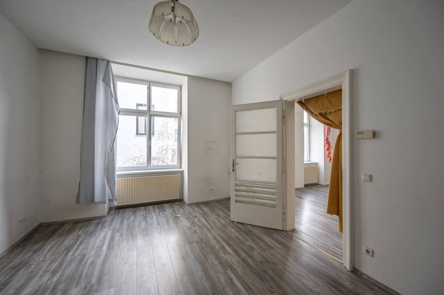 Apartment old building Airbnb balcony approved