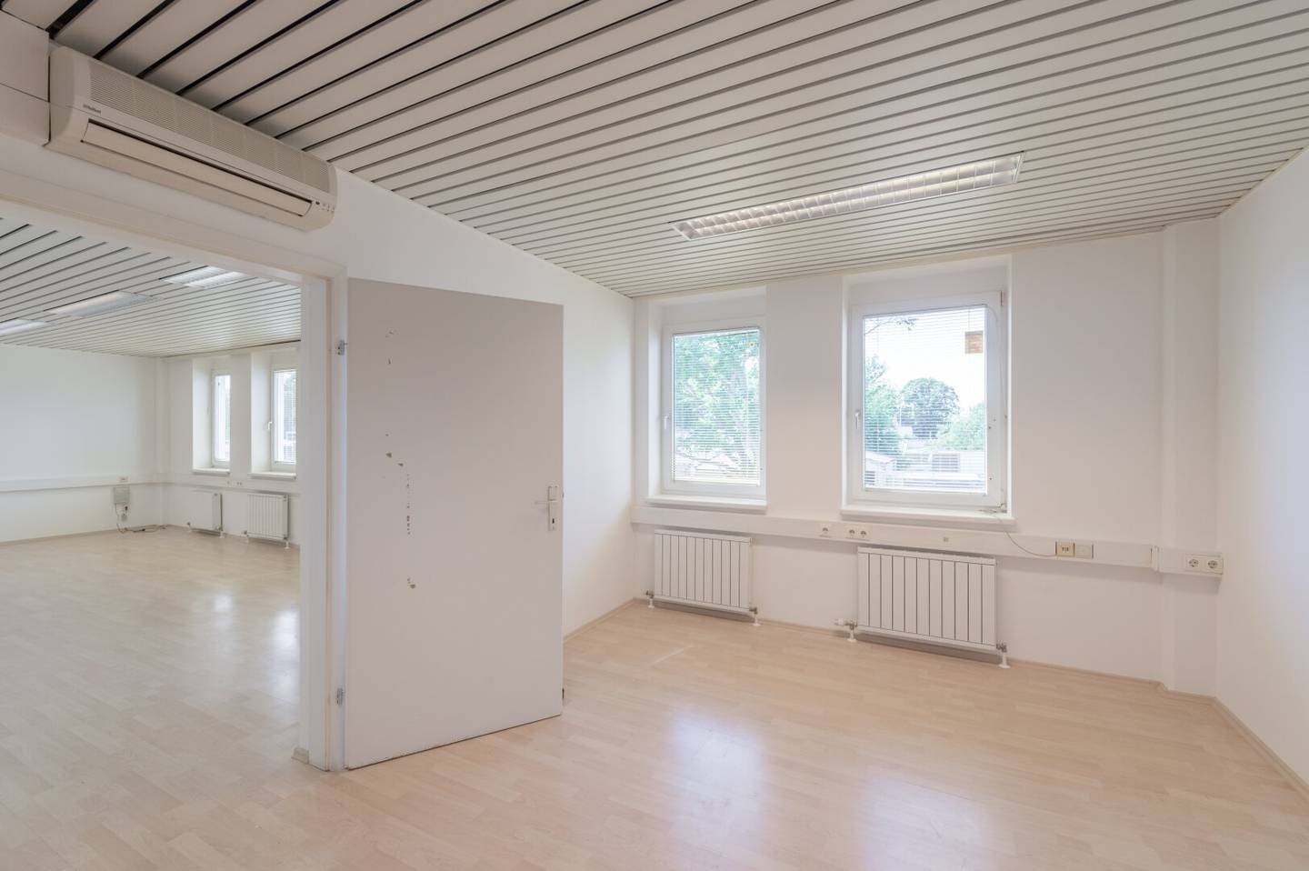 NEW Practical Offices in Good Location Top 129