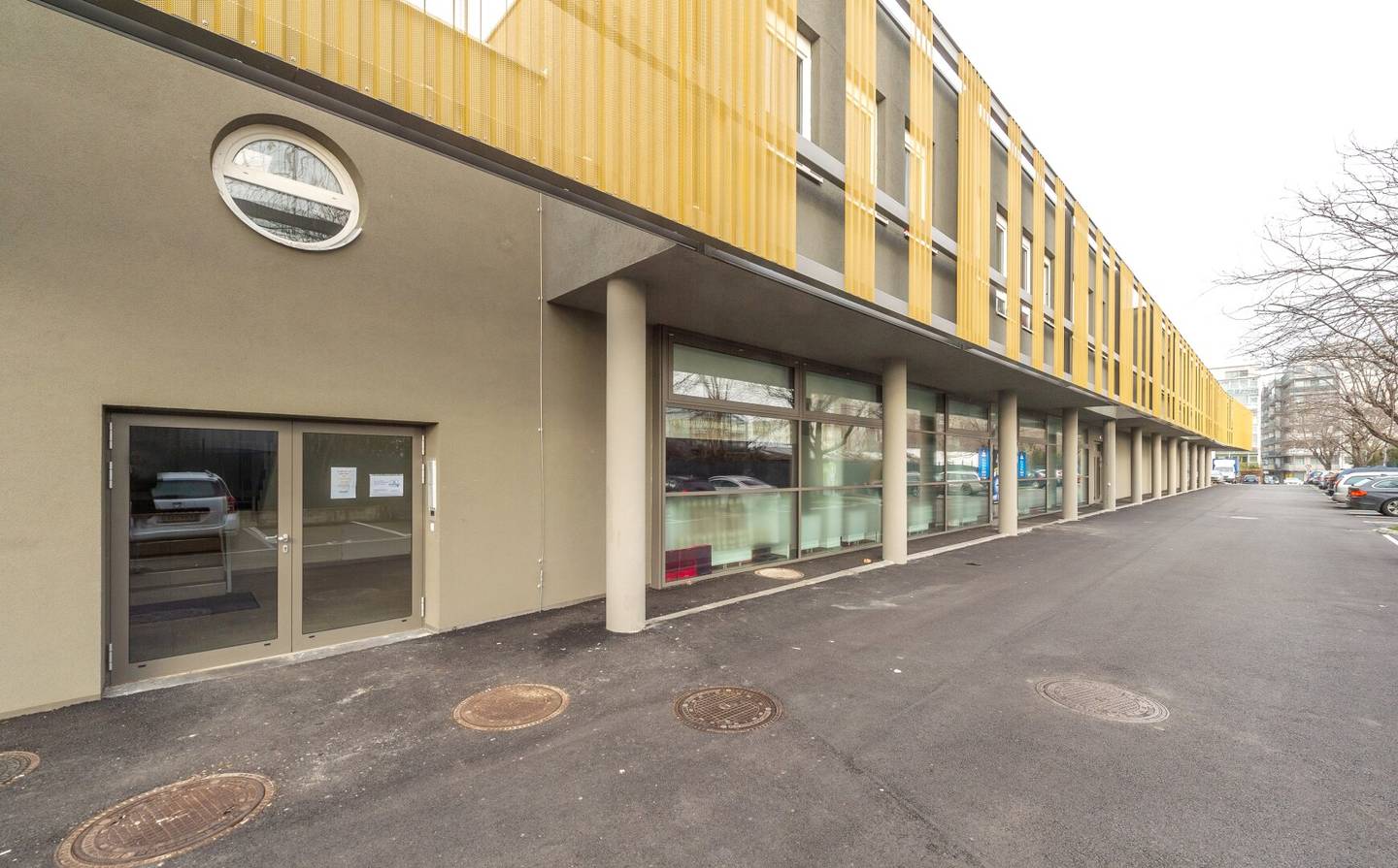 NEW Practical Offices in Good Location Top 129