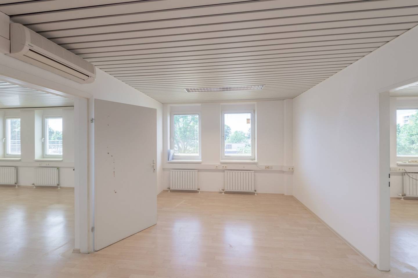 NEW Practical Offices in Good Location Top 129