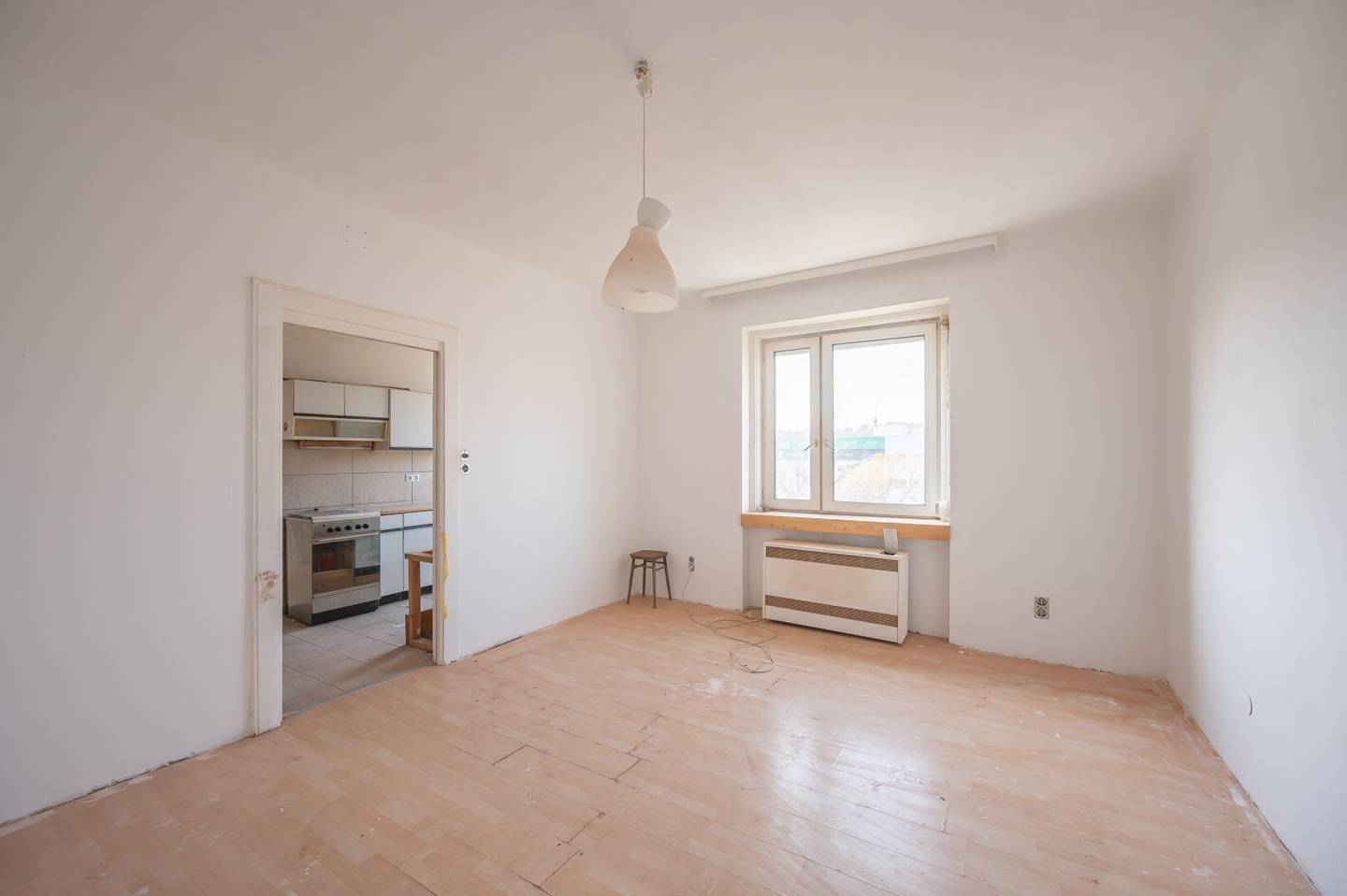 ++NEW++ Quiet two room old style apartment with separate kitchen, lots of remodeling potential