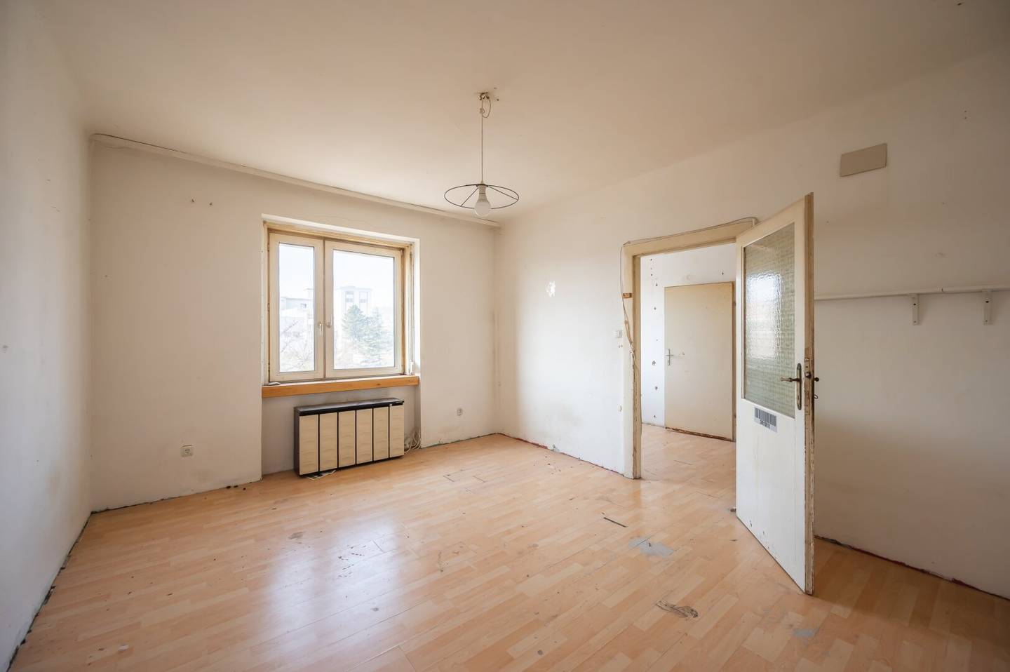 ++NEW++ Quiet two room old style apartment with separate kitchen, lots of remodeling potential