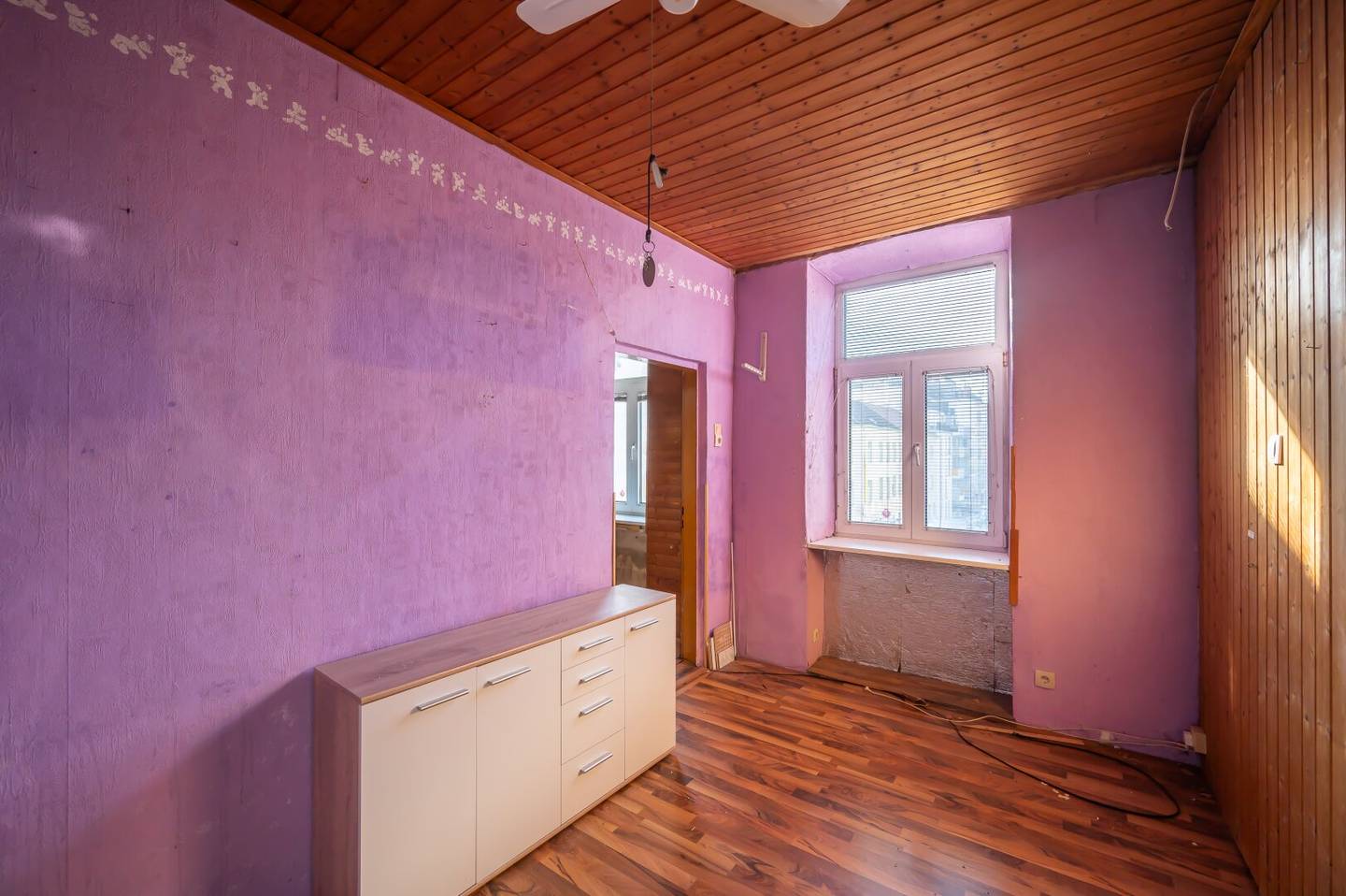 ++NEU++ sanierungsbedürftige 2-Zimmer Altbau-Wohnung - gut adaptierbarer Grundriss