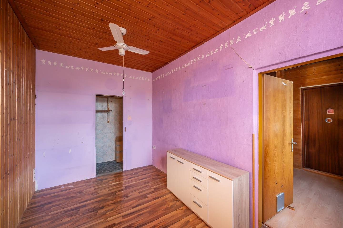 ++NEU++ sanierungsbedürftige 2-Zimmer Altbau-Wohnung - gut adaptierbarer Grundriss