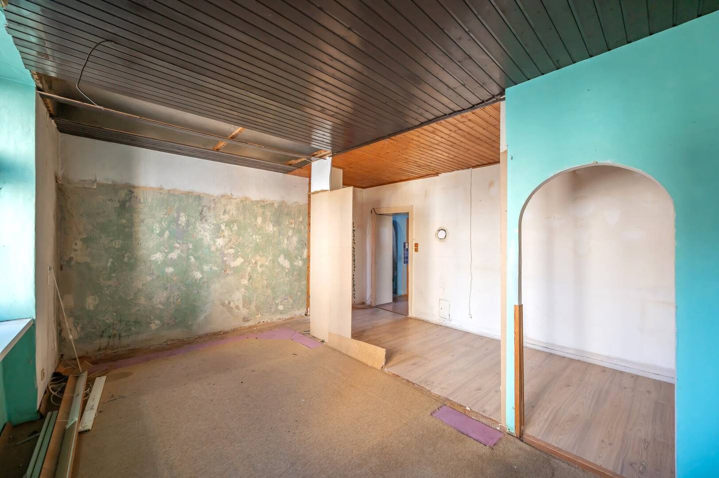 ++NEU++ sanierungsbedürftige 2-Zimmer Altbau-Wohnung - gut adaptierbarer Grundriss