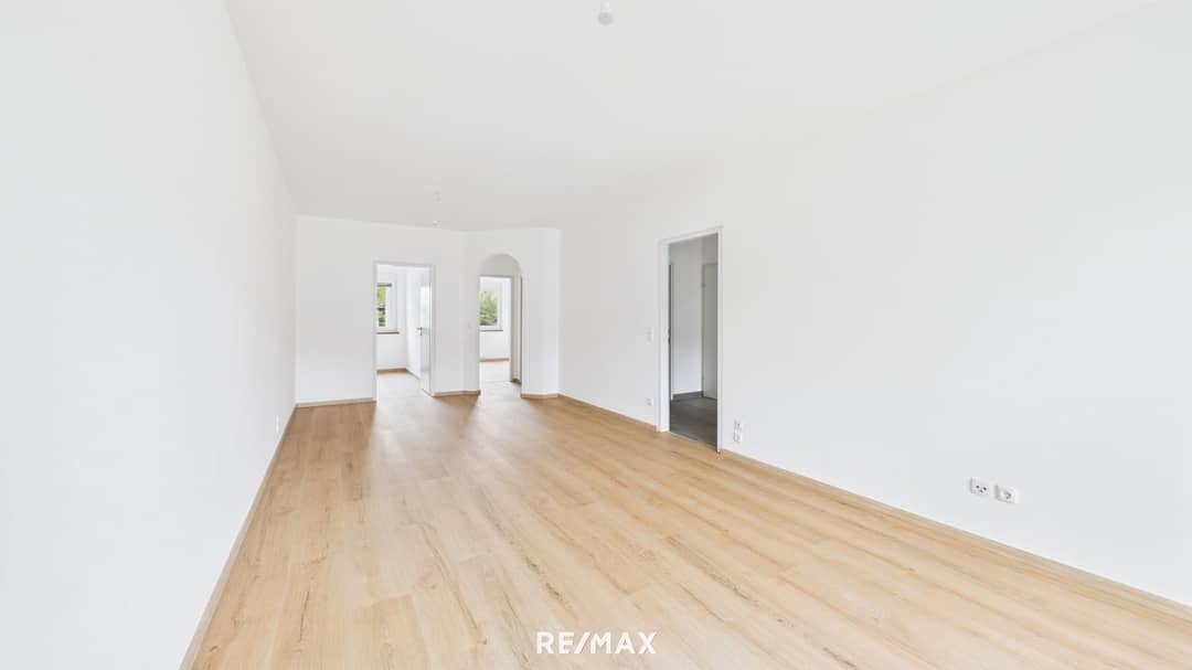 Renovated ground floor apartment in center with balcony