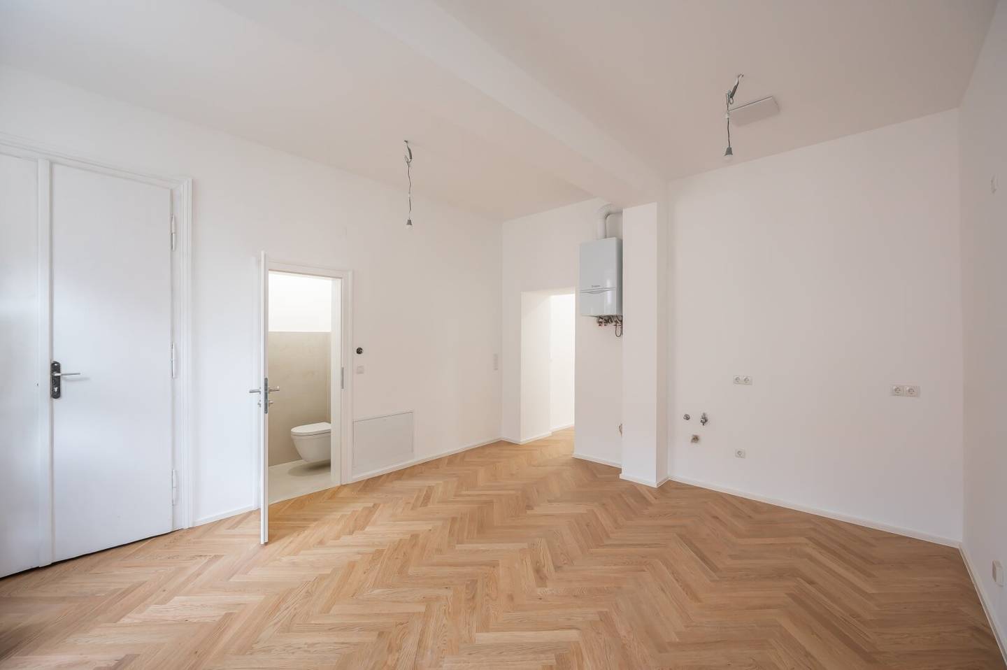 ++NEU++ stilvolle, generalsanierte 2-Zimmer Altbauwohnung in sehr guter Lage!