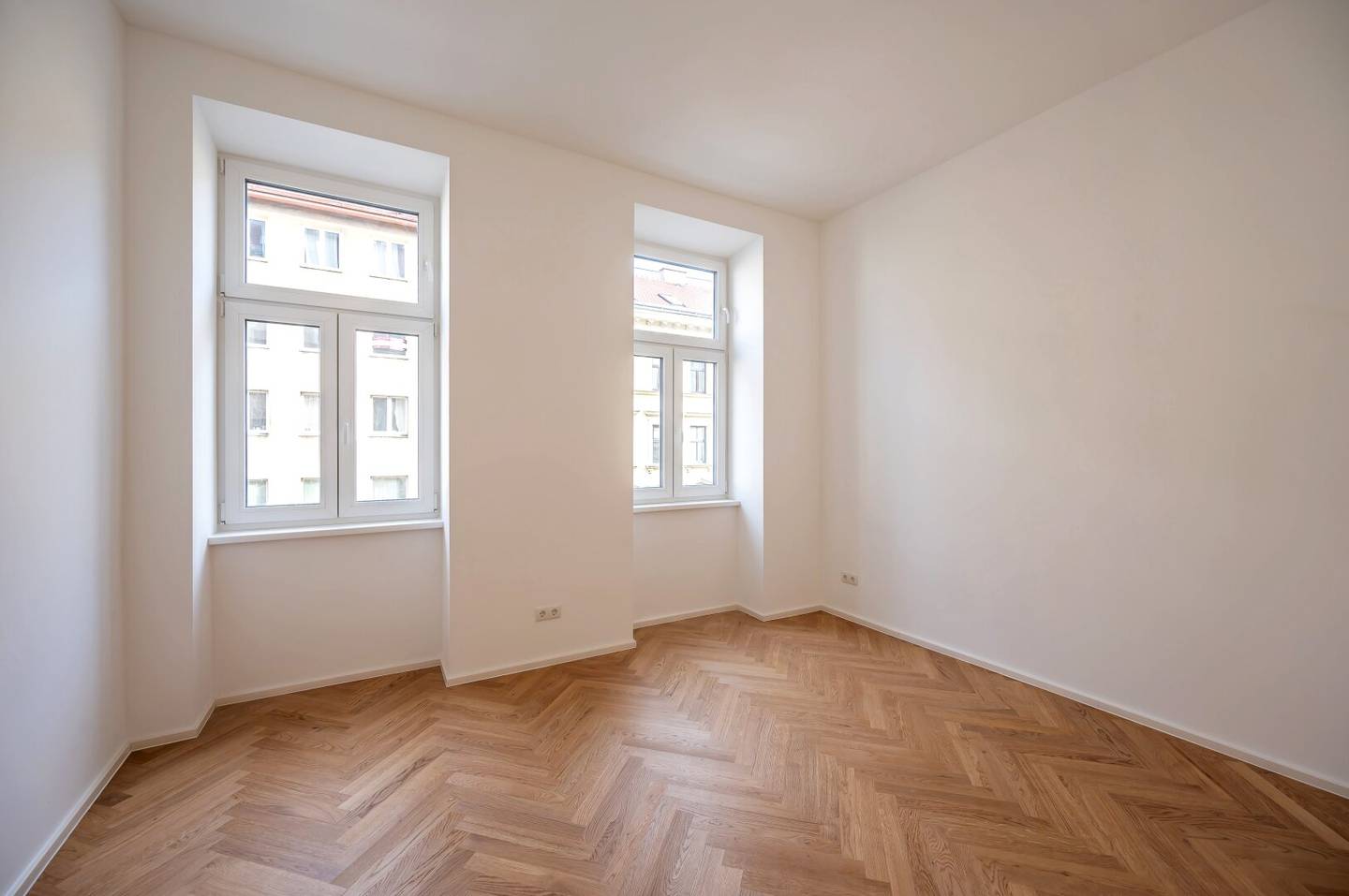 ++NEU++ stilvolle, generalsanierte 2-Zimmer Altbauwohnung in sehr guter Lage!