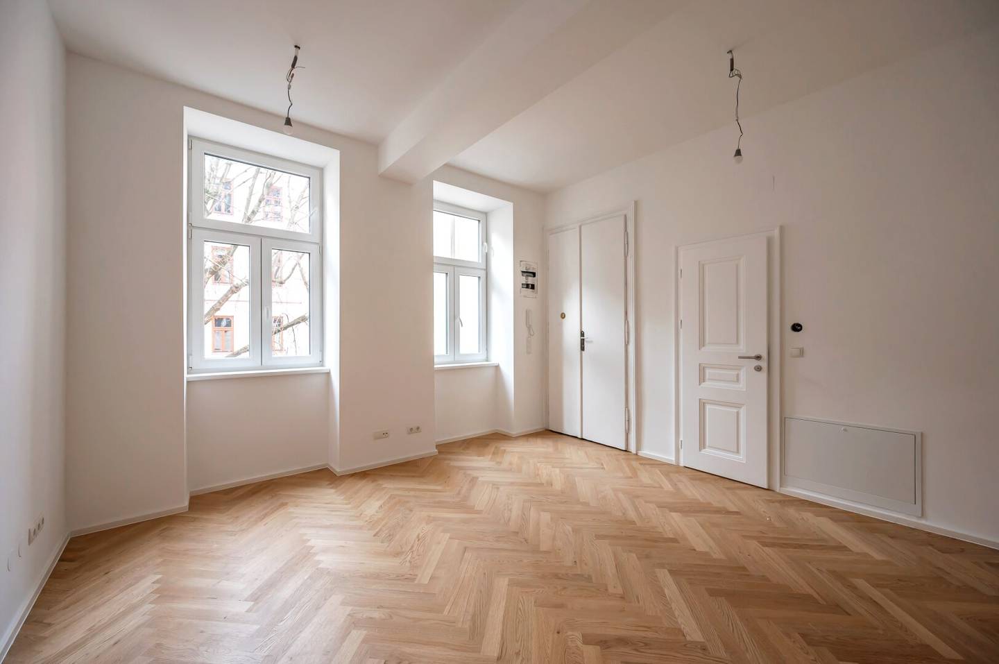 ++NEU++ stilvolle, generalsanierte 2-Zimmer Altbauwohnung in sehr guter Lage!