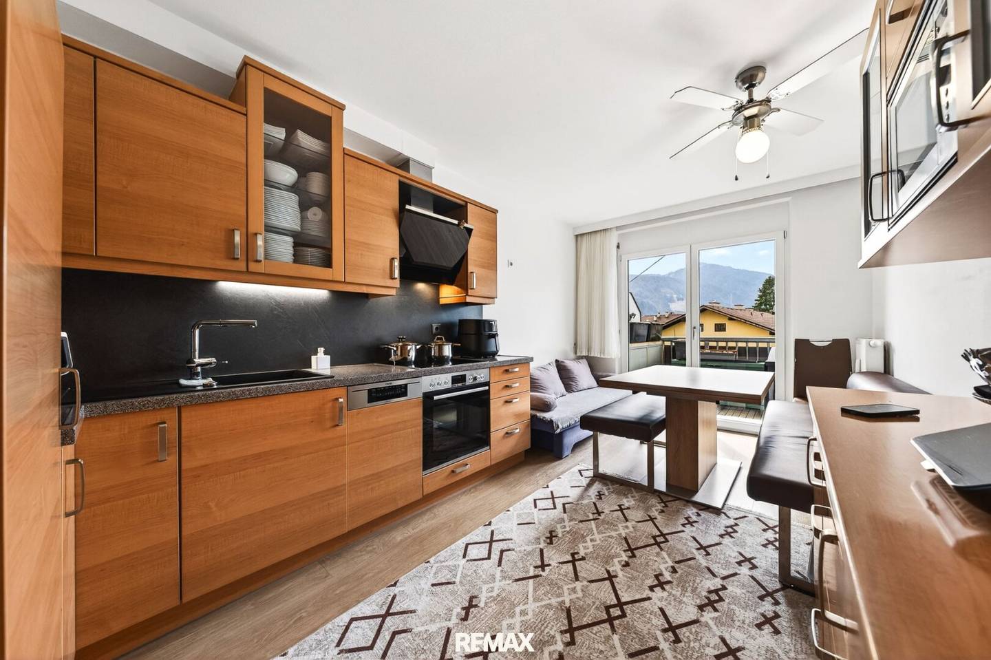 Helle Wohnung mit Balkon und Garage in Tirol