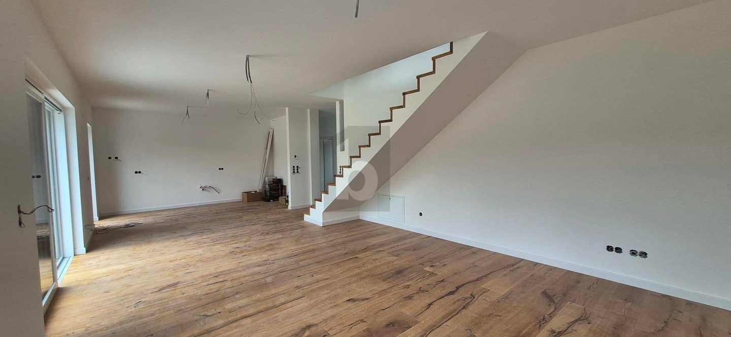 Erstbezug Familienwohnung mit überdachter Terrasse