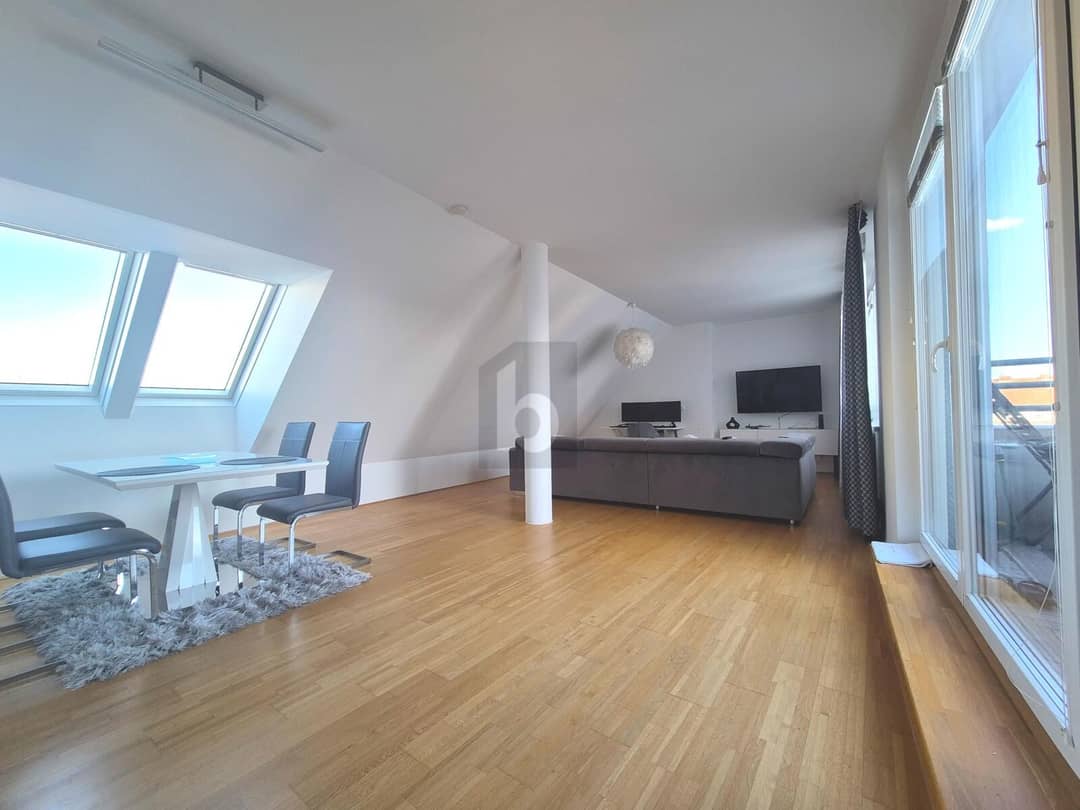 Dachgeschosswohnung sonniger Balkon mit Aussicht