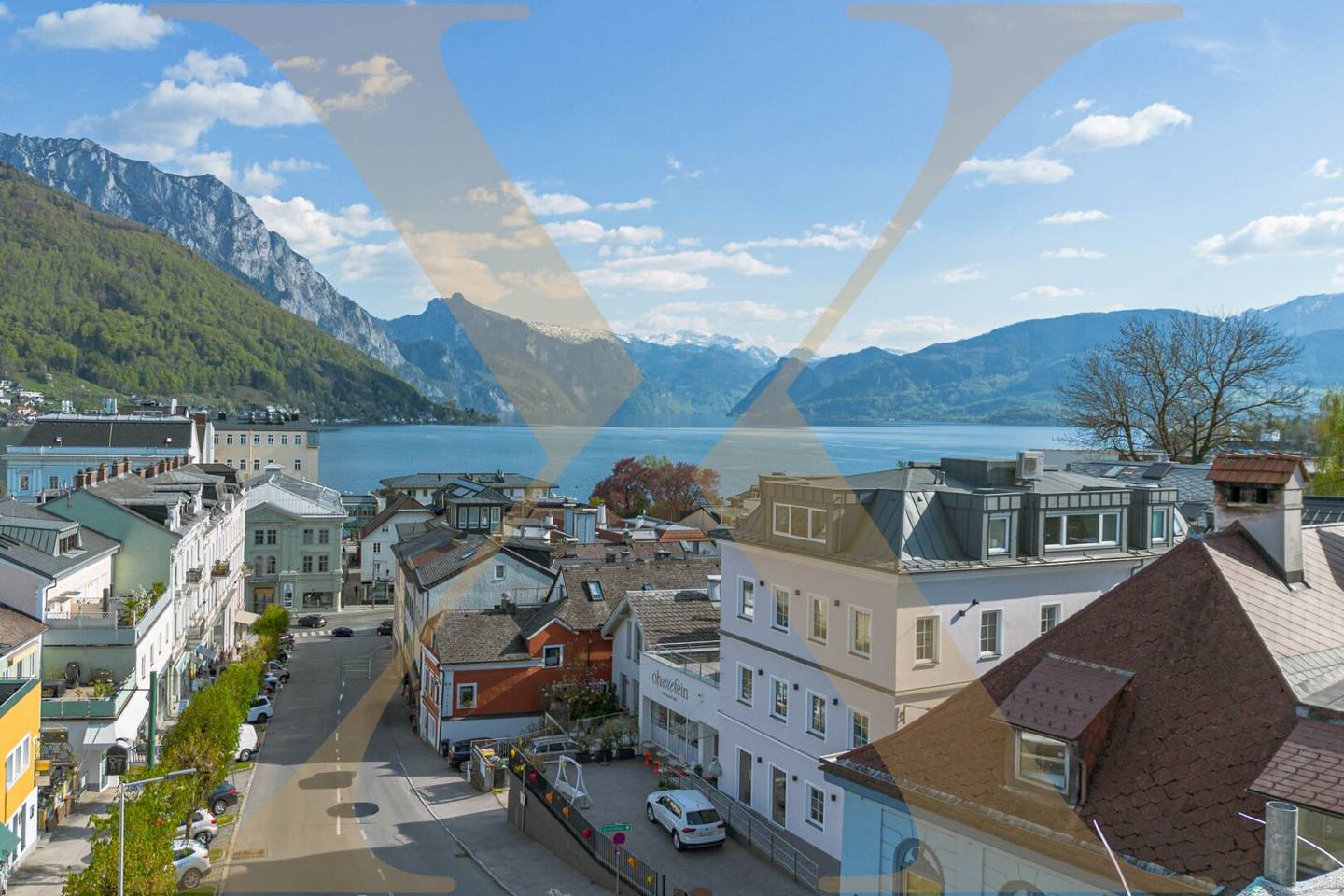 Top floor apartment with Traunsee lake view and generous roof terrace