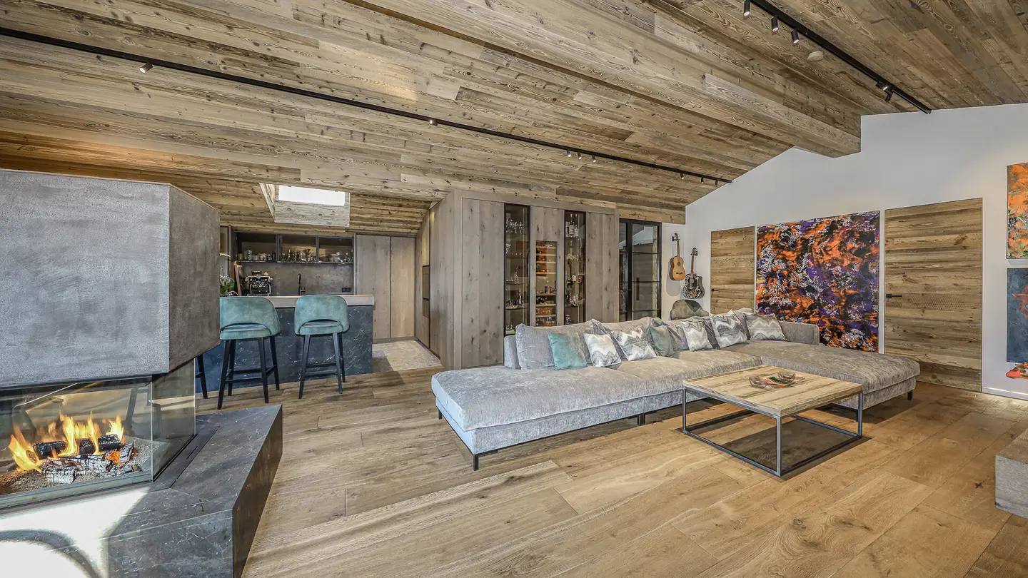 Penthouse with panoramic view in sunny location