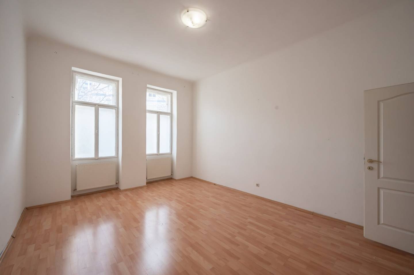 ++KLNB121++ renovation needed 2-room apartment in a very good location - Airbnb