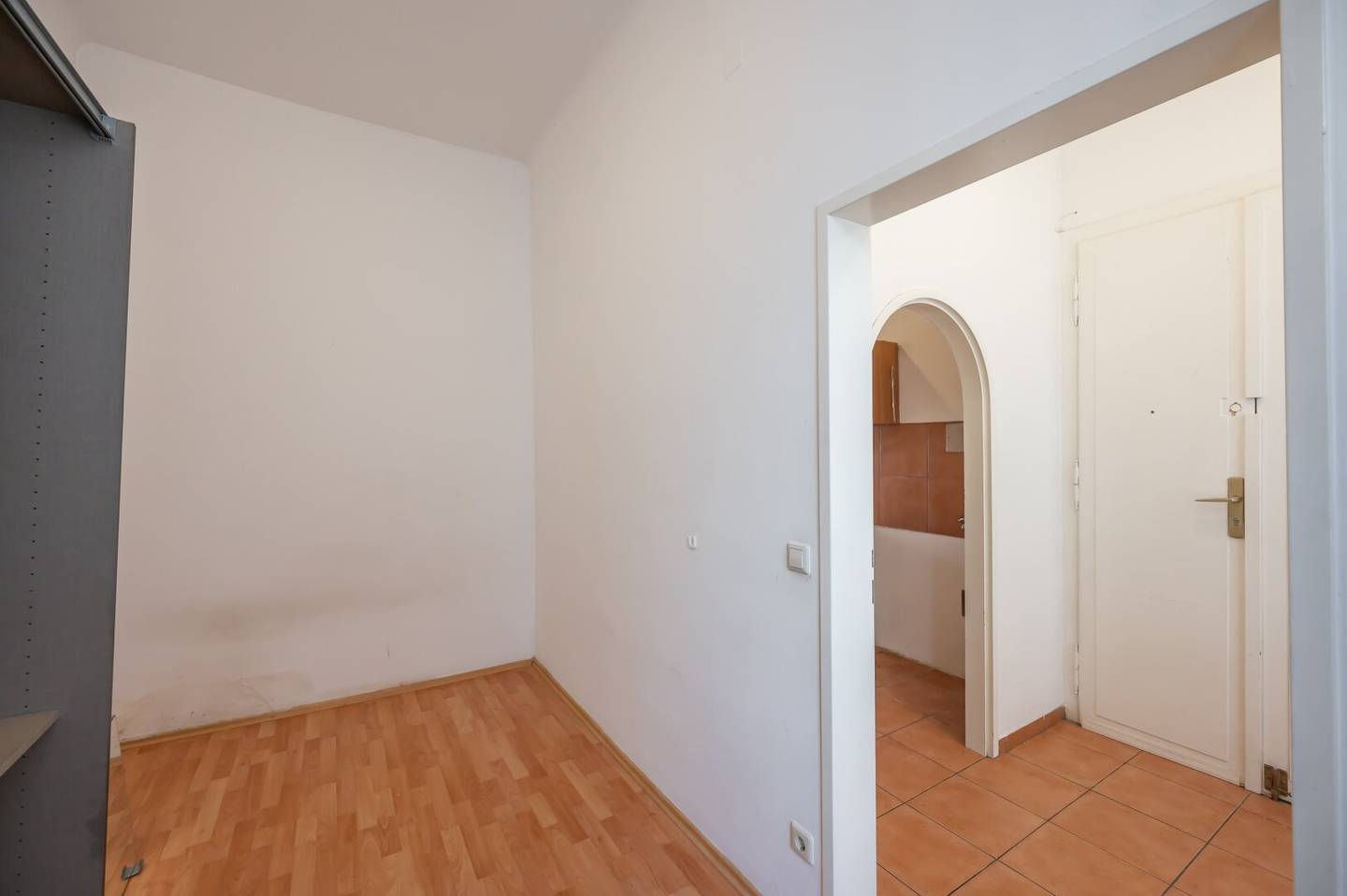 ++KLNB121++ renovation needed 2-room apartment in a very good location - Airbnb