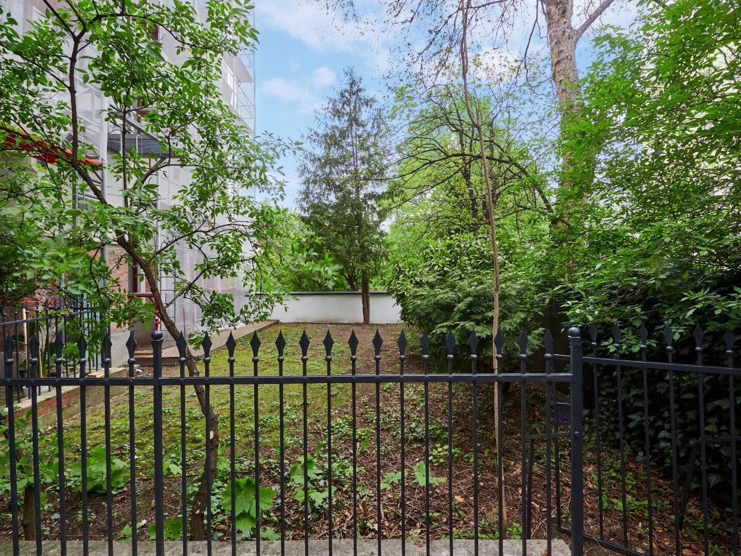 Ground floor apartment with garden and cellar