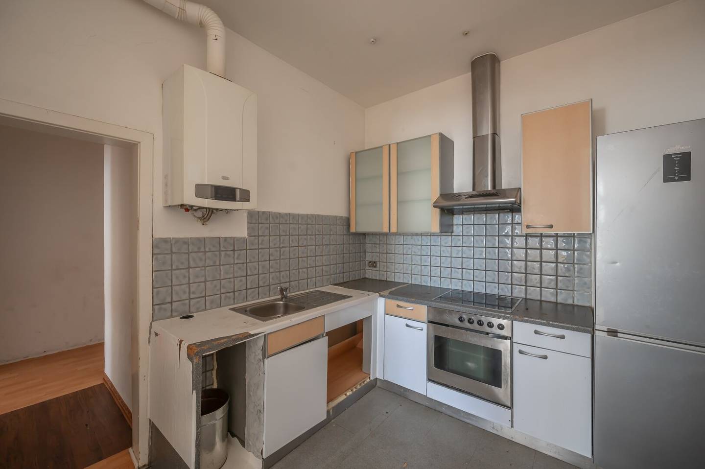 ++Airbnb++ sanierungsbedürftige 2-Zimmer-Wohnung in sehr guter Lage