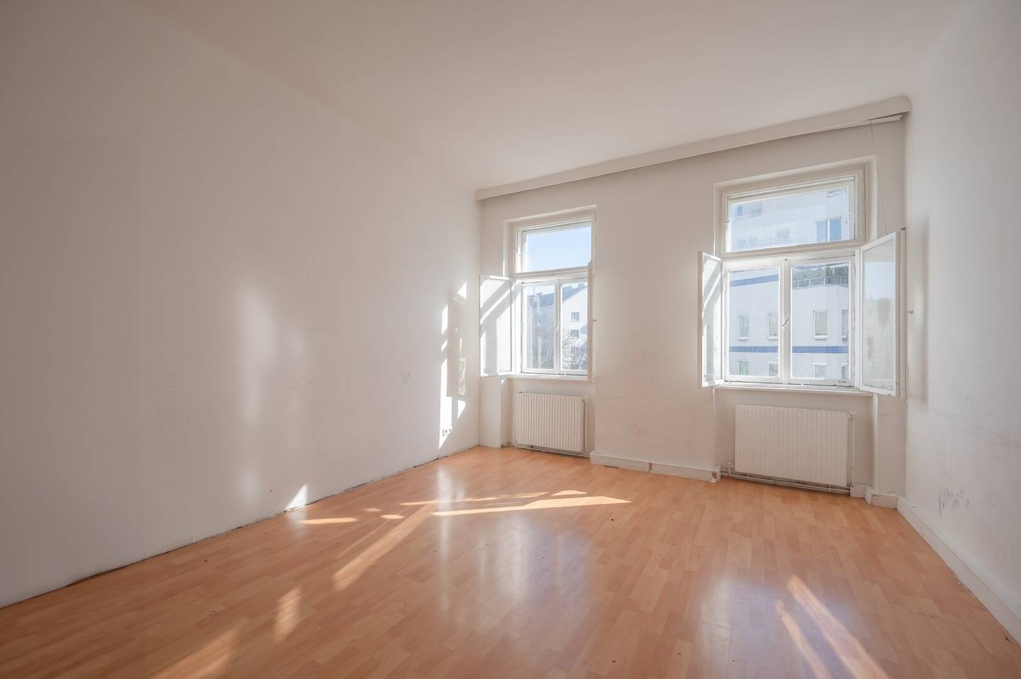++Airbnb++ sanierungsbedürftige 2-Zimmer-Wohnung in sehr guter Lage