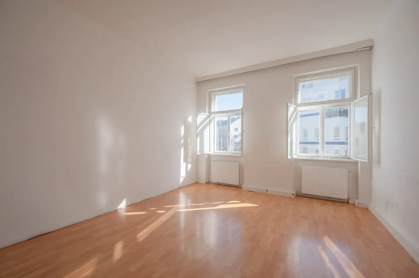 ++NEU++ Renovierungsbedürftige 2-Zimmer-Altbauwohnung mit 53 m² und Airbnb-/Kurzzeitvermietungszustimmung