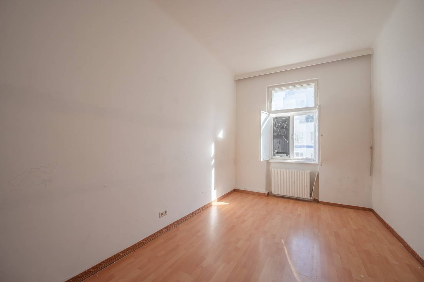 ++Airbnb++ sanierungsbedürftige 2-Zimmer-Wohnung in sehr guter Lage