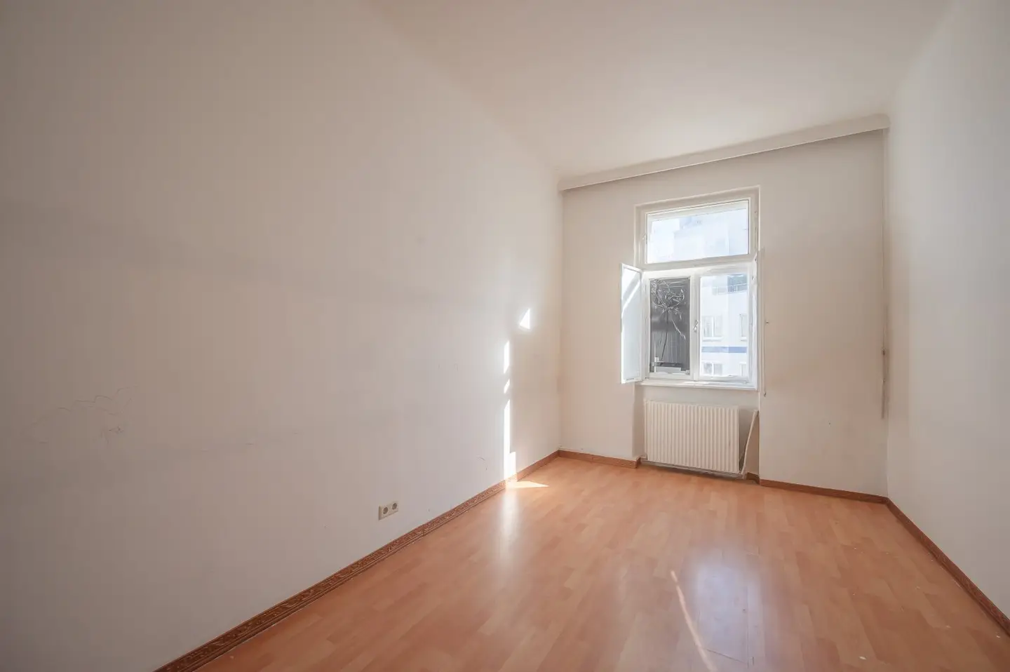 ++NEU++ Renovierungsbedürftige 2-Zimmer-Altbauwohnung mit 53 m² und Airbnb-/Kurzzeitvermietungszustimmung