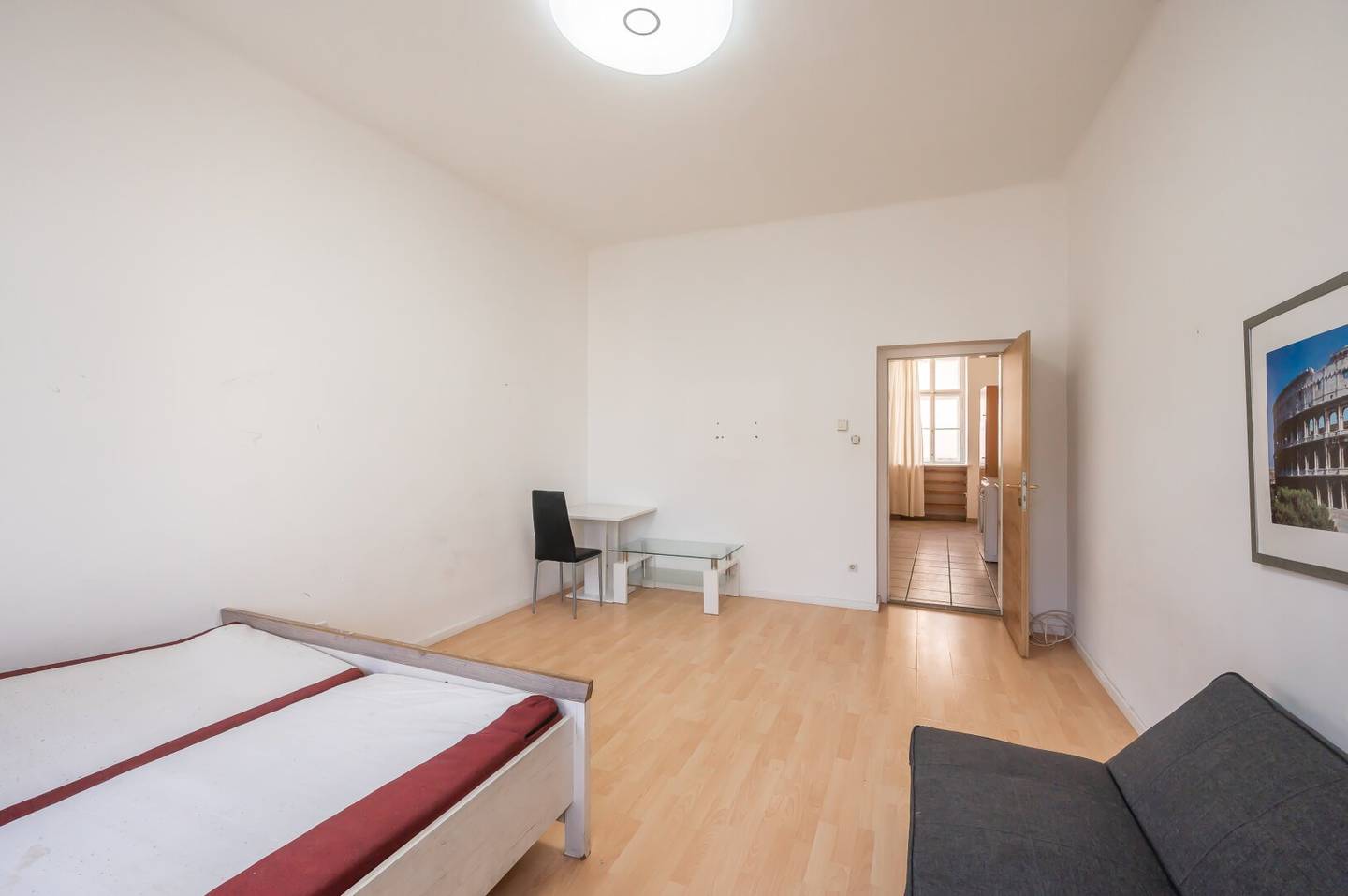 ++KLNB121++ renovation needed 2 room apartment in a very good location Airbnb United? No, in a very good location Airbnb? Wait