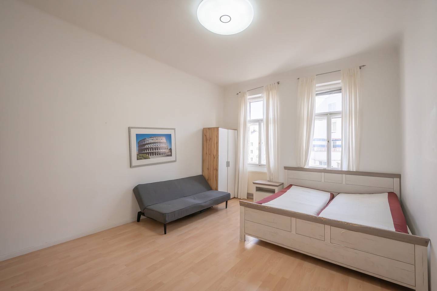 ++KLNB121++ renovation needed 2 room apartment in a very good location Airbnb United? No, in a very good location Airbnb? Wait