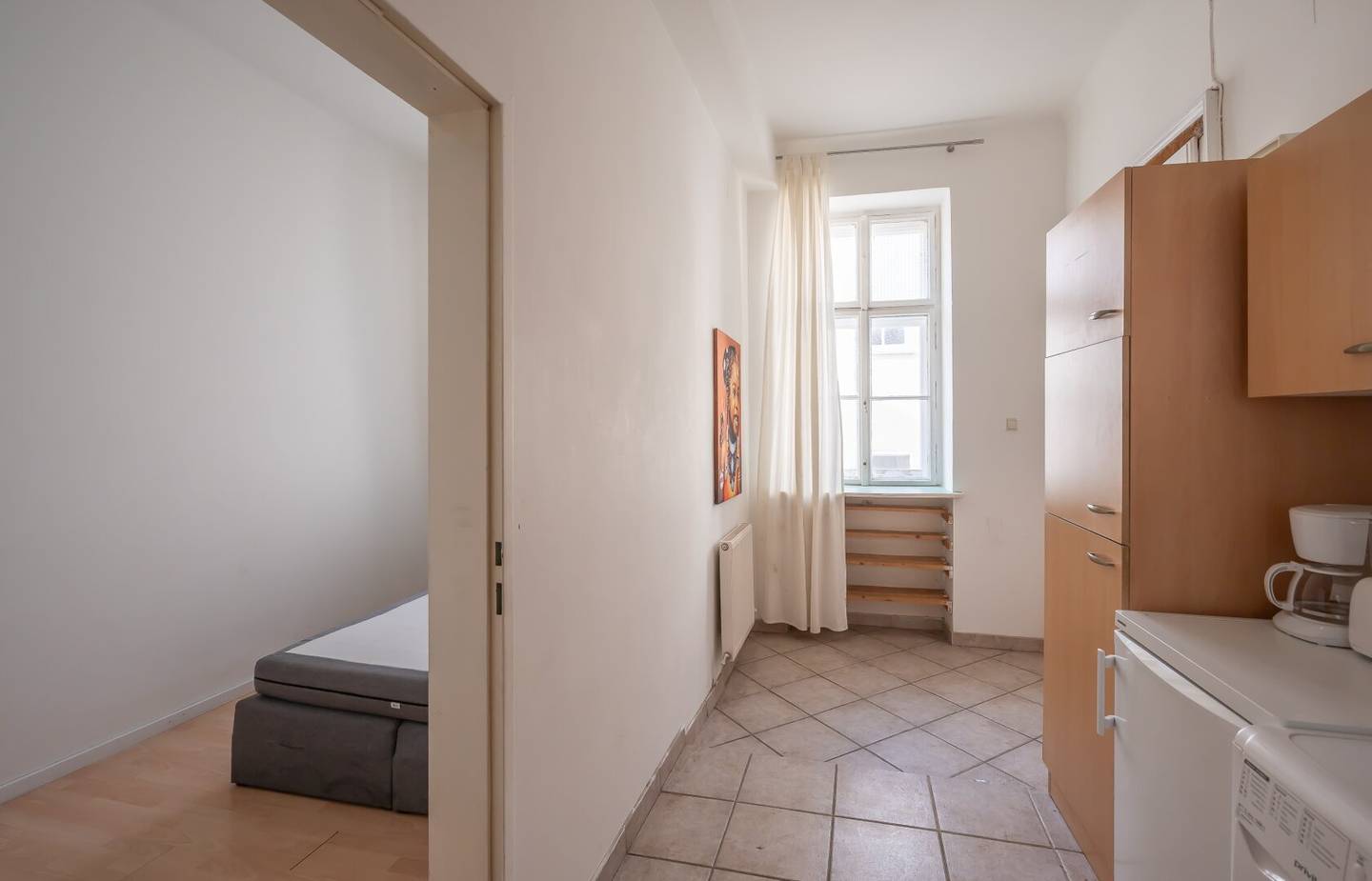 ++KLNB121++ renovation needed 2 room apartment in a very good location Airbnb United? No, in a very good location Airbnb? Wait