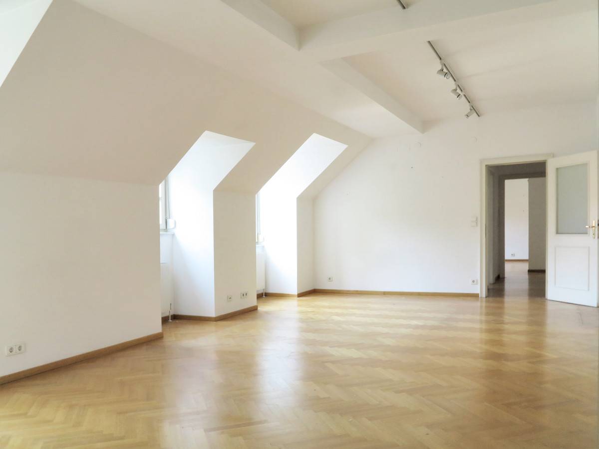 Dachgeschosswohnung quiet bright ambience