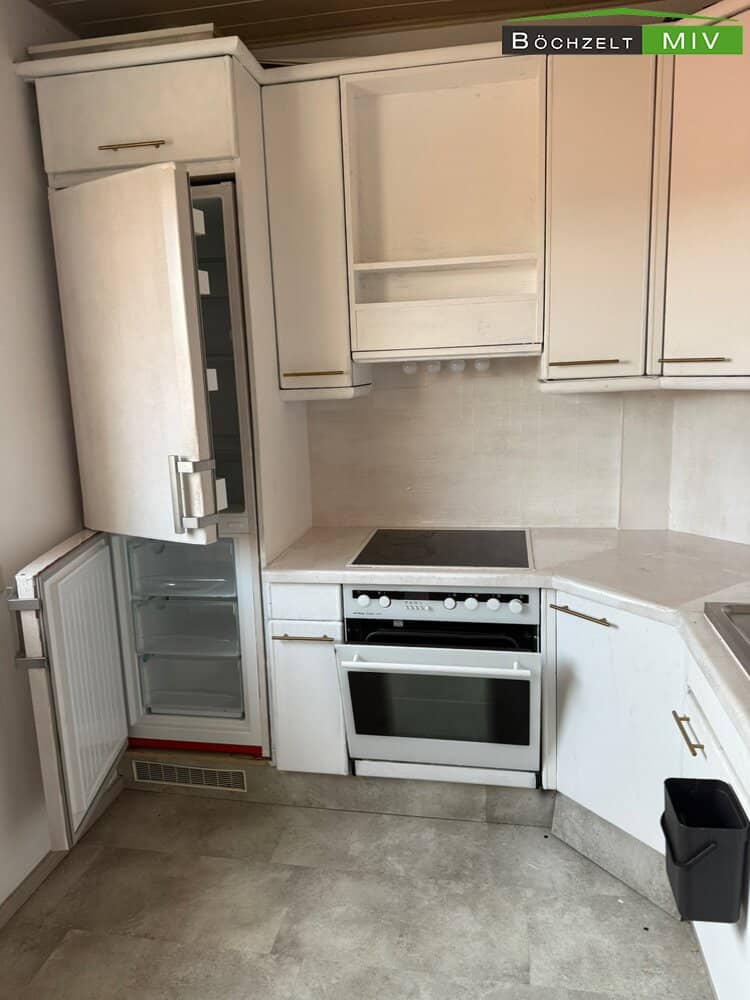 Wohnung mit Loggia nahe Verkehrsmittel
