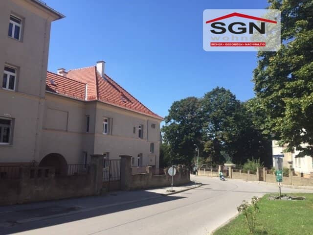Ground floor 2-room renovated historic building apartment only 100m from Donau
