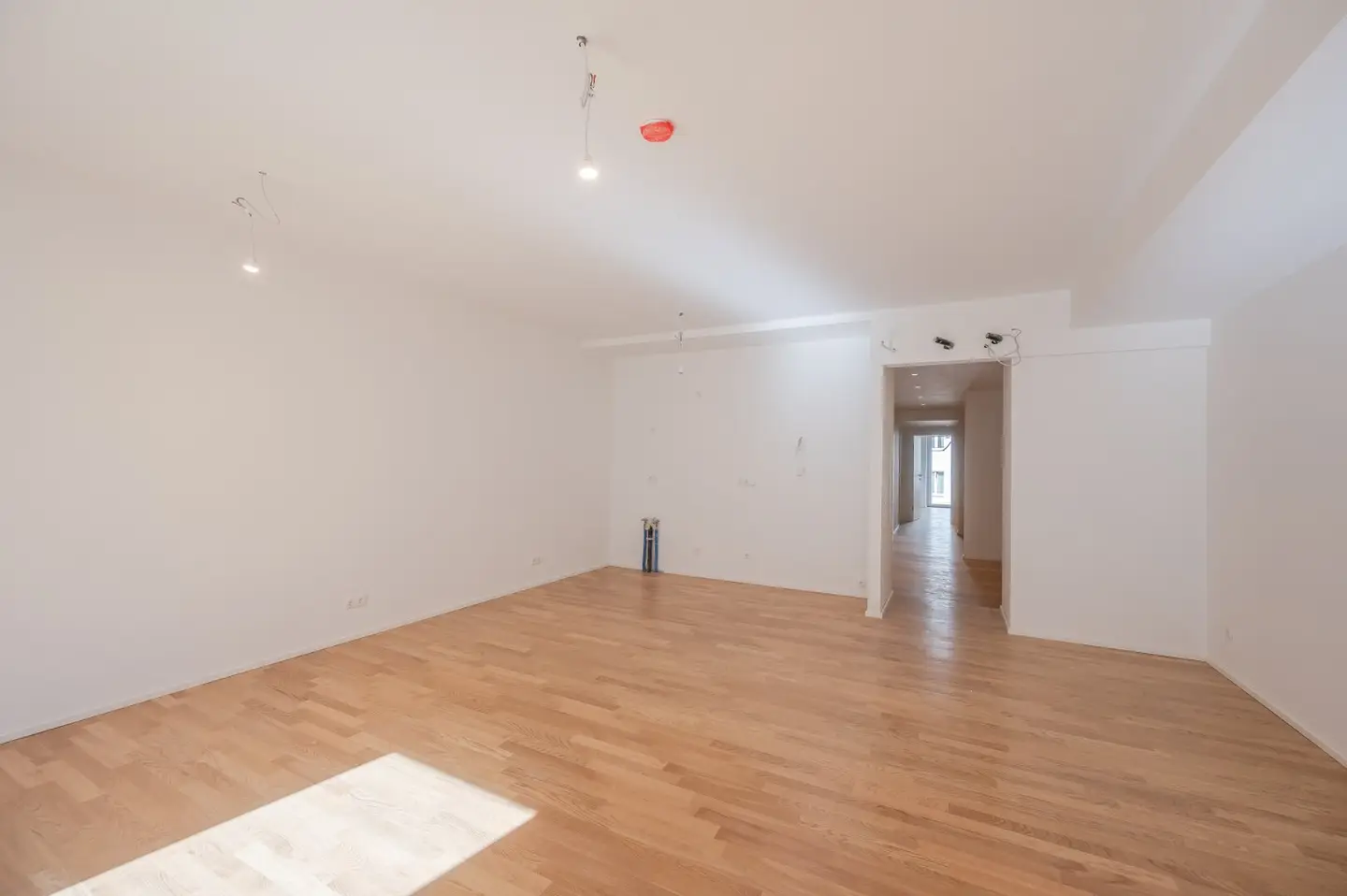 ++NEU++ Mehr Platz. Mehr Draußen! Schlüsselfertiger 3-Zimmer-Altbau-Erstbezug mit 5 m² Terrasse und 3 m² Loggia