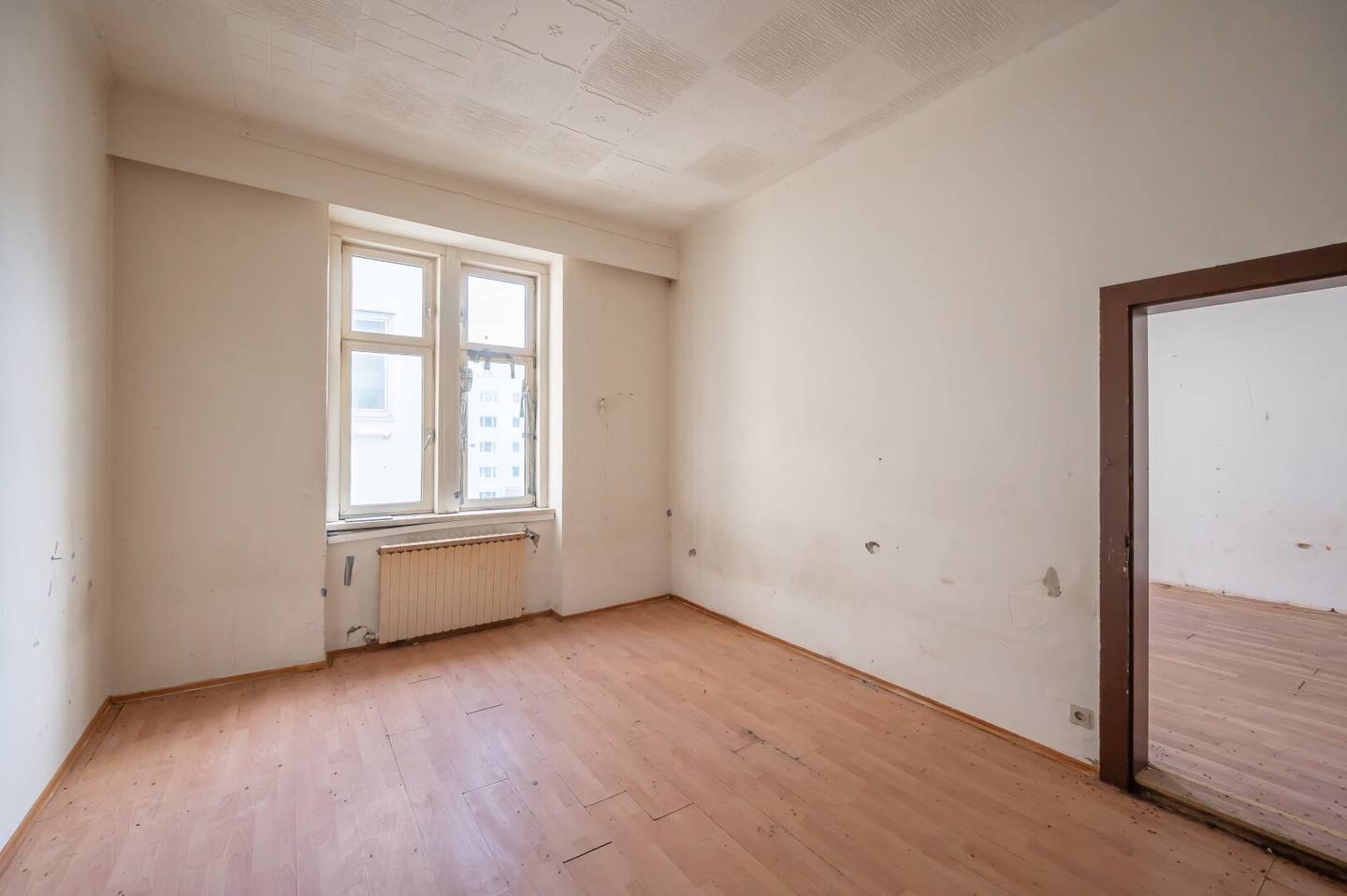 Hannovermarkt Renovation Needed three room Old Building Apartment Airbnb Balcony Option
