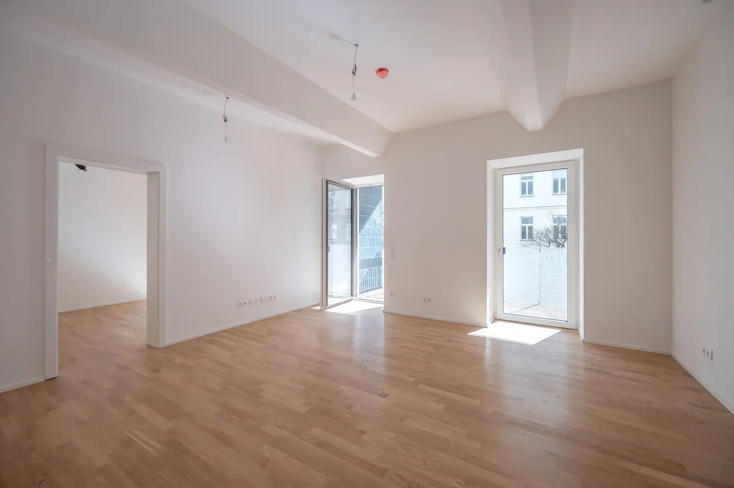 ++NEU++ Altbauglück nahe Augarten! Generalsanierter 2-Zimmer-Erstbezug mit 7 m² Loggia
