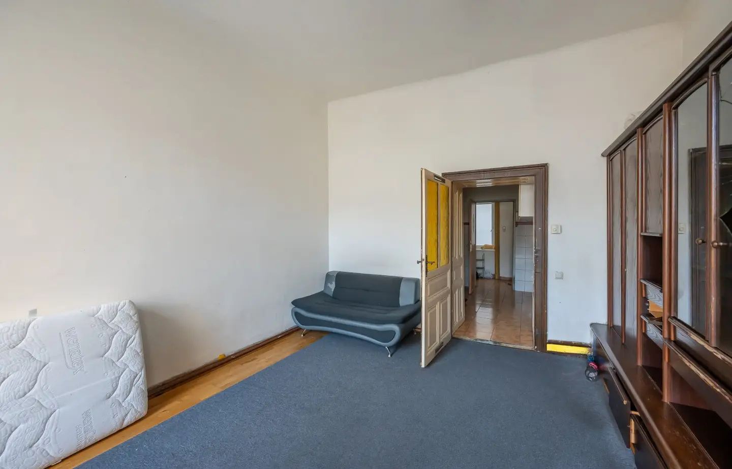 ++NEU++ Deine Ideen. Dein Balkon! Renovierungsbedürftige 3-Zimmer-Altbauwohnung mit 11 m² Balkonoption