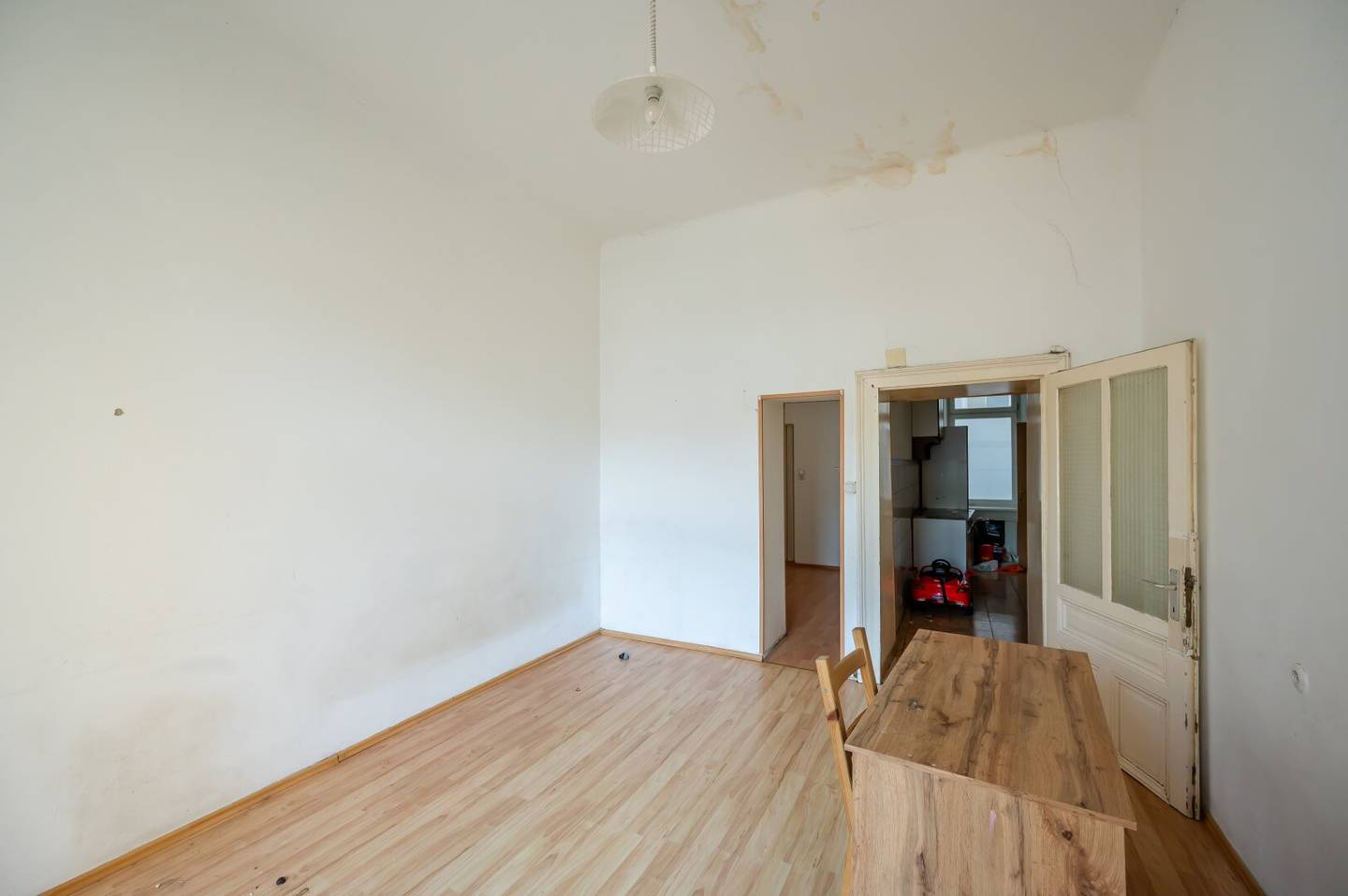 Hannovermarkt Well maintained 3 room old building apartment Airbnb balcony option
