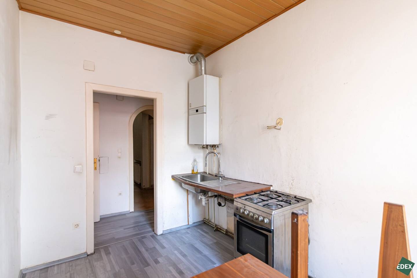 1-Zimmer-Wohnung mit Sanierungsbedarf und Potenzial zur 2-Zimmer-Lösung bei der U3