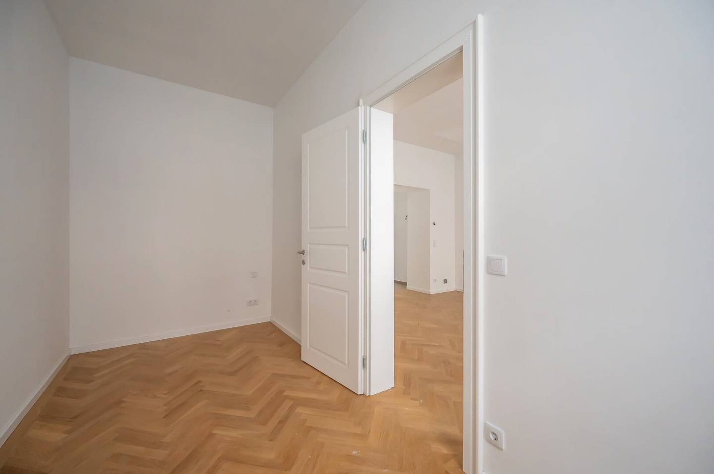 2-Zimmer Altbau-Erstbezug in Meidling, Wien 1120 – 39 m² Hochparterre