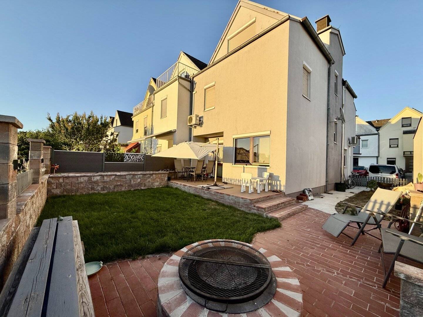 Großzügiges Eckreihenhaus mit Garten in ruhiger Siedlungslage – ideal für Familien
