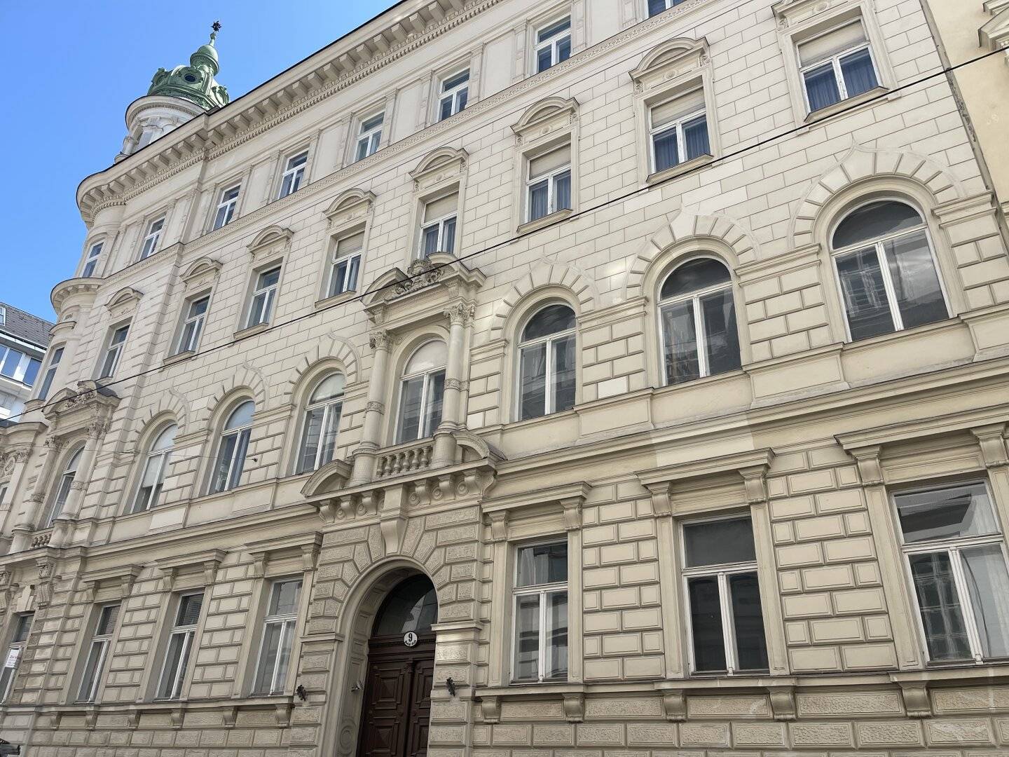 DREAM PERIOD APARTMENT WITH TERRACE DIRECTLY AT KARLSKIRCHE