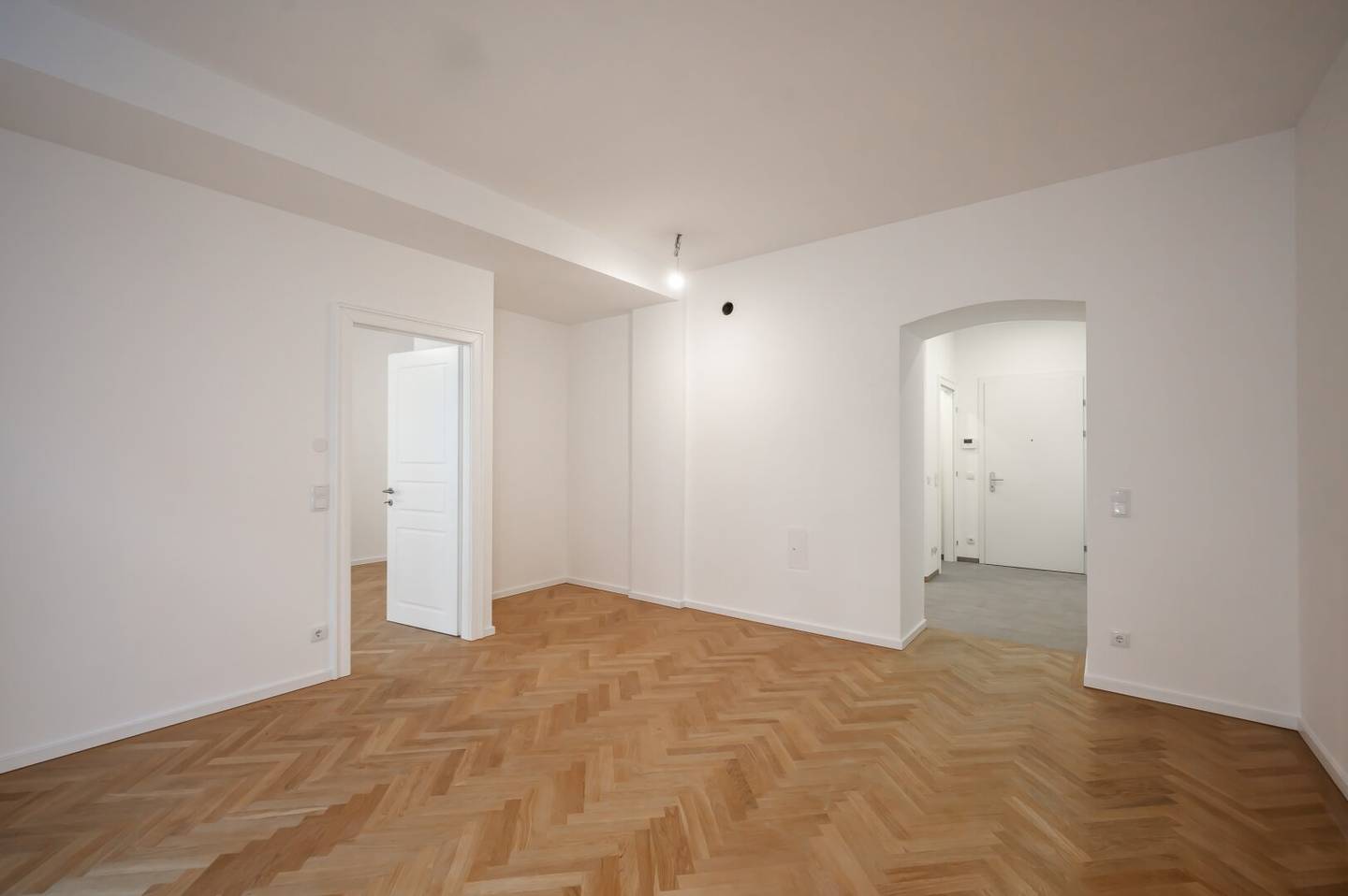 TBG6 Fantastic 2 room Old Building First Occupancy, dewelt? No, keep as is? Could be confusing