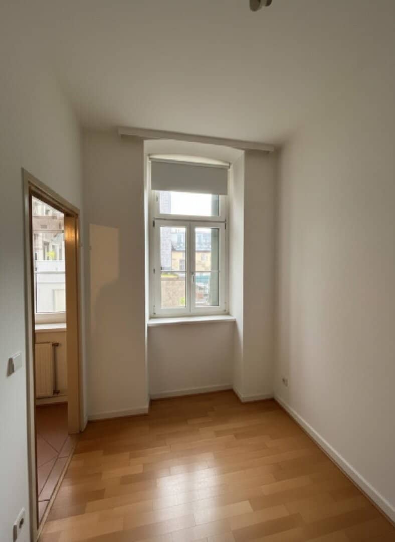Wohnung Altbau mit Aufzug hell und praktisch